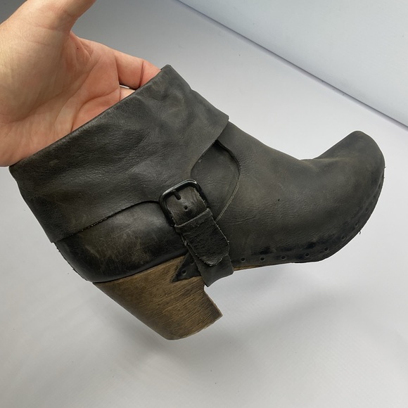 957-VIALIS Rambla Leather Fold Over Clog Bootie - Picture 9 of 10